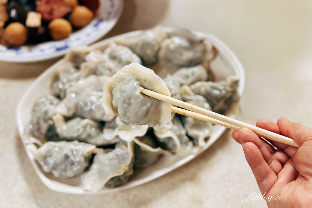 台中西屯｜山東老牌水餃牛肉麵．台中巨無霸大水餃，一口咬下滿滿韭菜內餡 @飛天璇的口袋