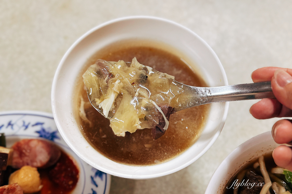 台中西屯｜山東老牌水餃牛肉麵．台中巨無霸大水餃，一口咬下滿滿韭菜內餡 @飛天璇的口袋