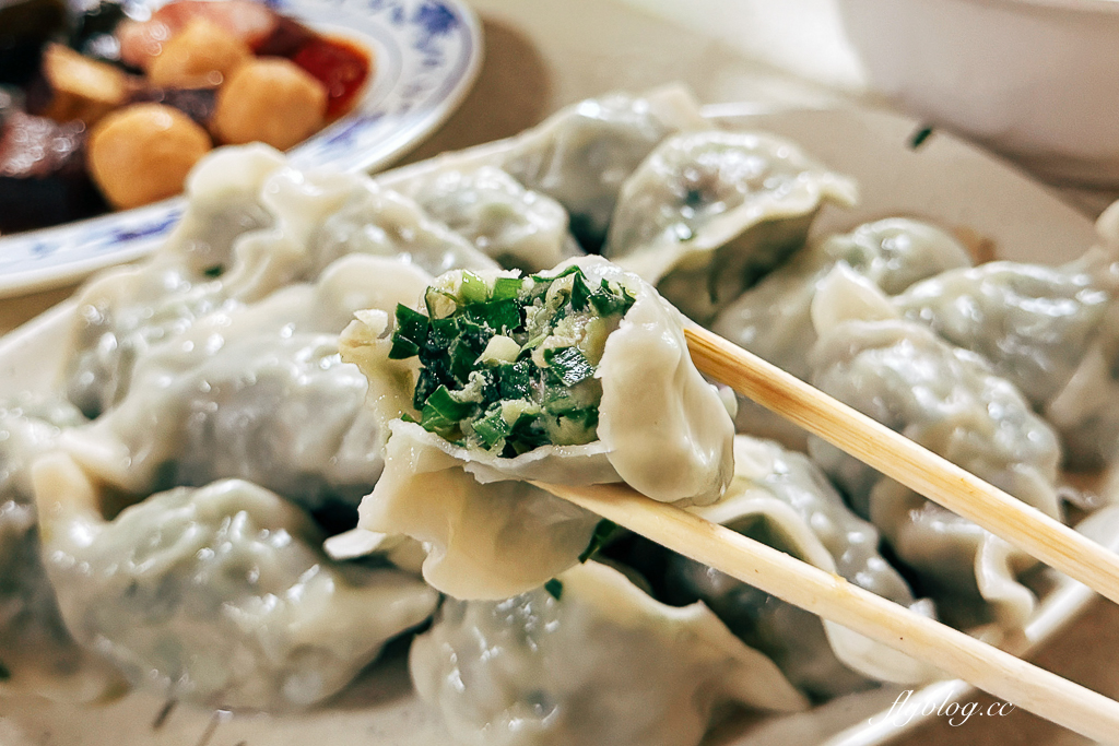 台中西屯｜山東老牌水餃牛肉麵．台中巨無霸大水餃，一口咬下滿滿韭菜內餡 @飛天璇的口袋