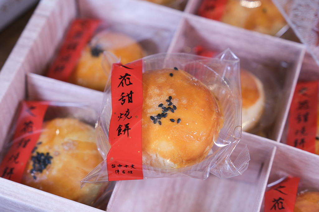 台中北區｜晴天菓子烘焙．甫開業就獲台中十大伴手禮，必買人氣甜燒餅和蛋黃酥 @飛天璇的口袋