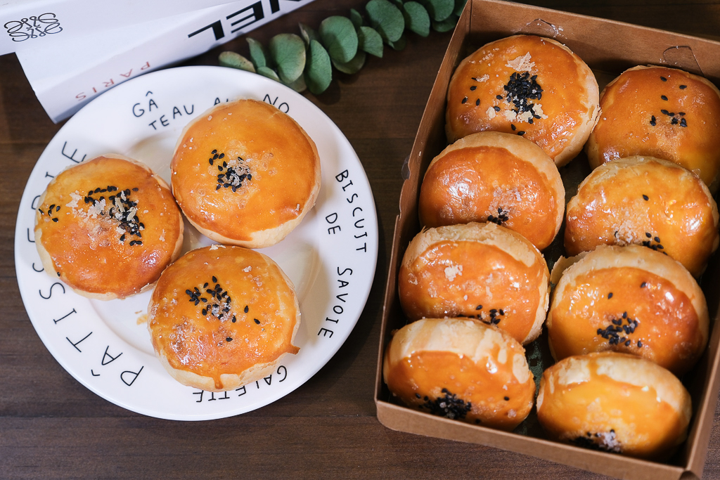 台中北區｜晴天菓子烘焙．甫開業就獲台中十大伴手禮，必買人氣甜燒餅和蛋黃酥 @飛天璇的口袋