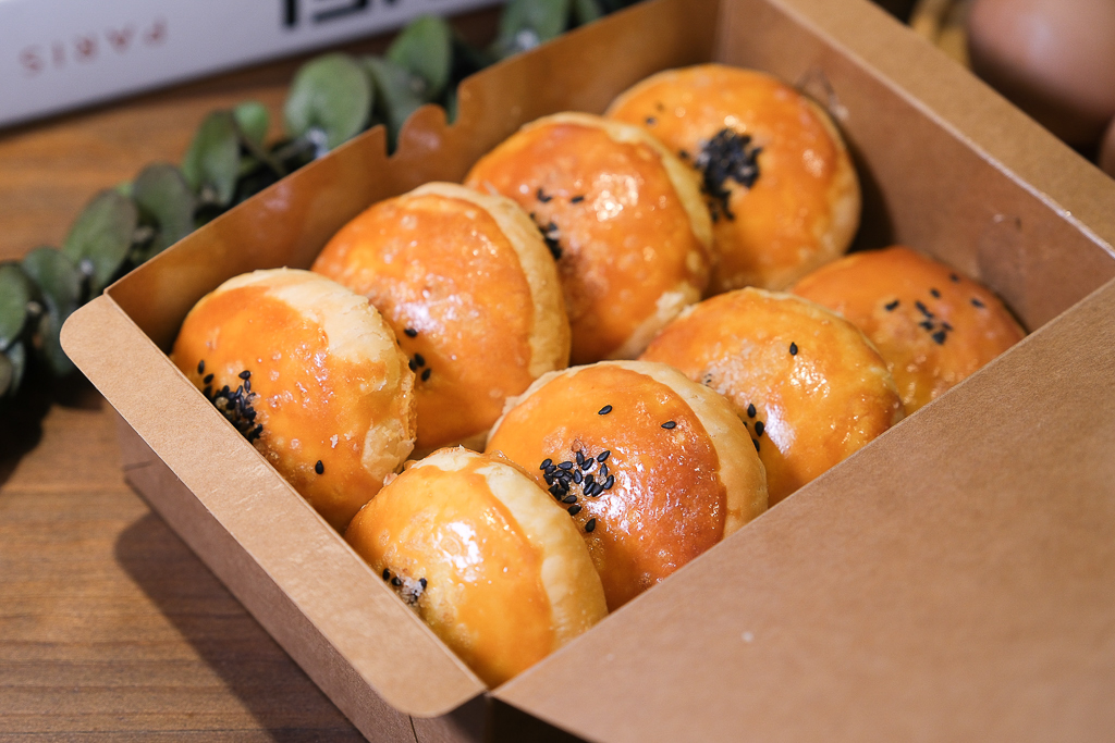 台中北區｜晴天菓子烘焙．甫開業就獲台中十大伴手禮，必買人氣甜燒餅和蛋黃酥 @飛天璇的口袋