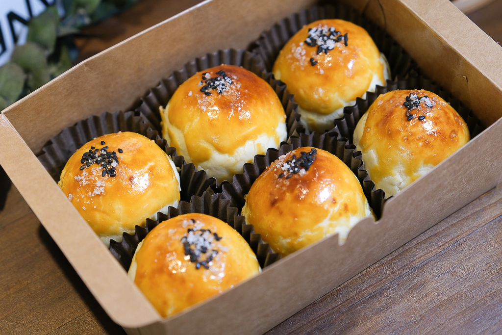 台中北區｜晴天菓子烘焙．甫開業就獲台中十大伴手禮，必買人氣甜燒餅和蛋黃酥 @飛天璇的口袋