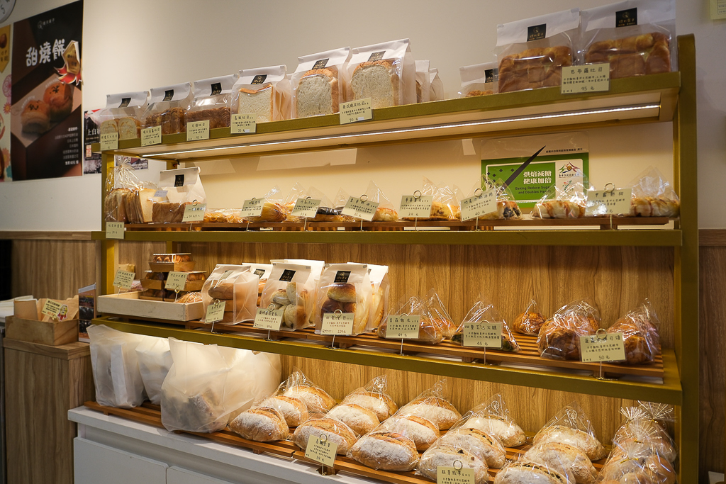 台中北區｜晴天菓子烘焙．甫開業就獲台中十大伴手禮，必買人氣甜燒餅和蛋黃酥 @飛天璇的口袋