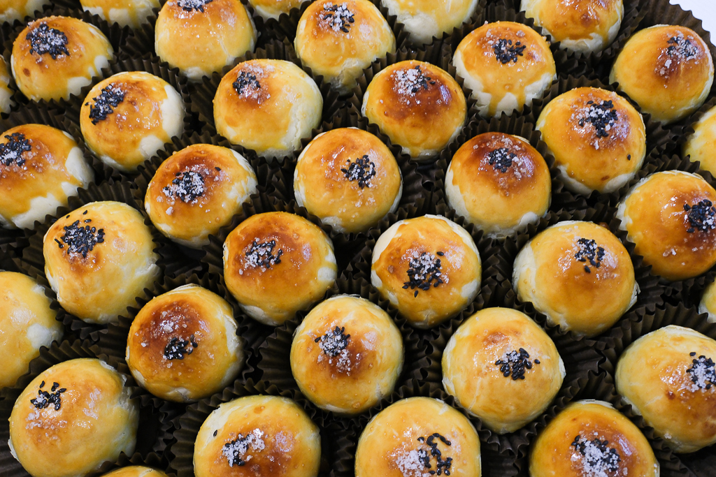 台中北區｜晴天菓子烘焙．甫開業就獲台中十大伴手禮，必買人氣甜燒餅和蛋黃酥 @飛天璇的口袋