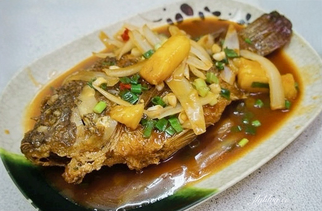 台中東區｜樂業路越南小吃．裴記員工出來開的店，餐點更棒環境更好 @飛天璇的口袋