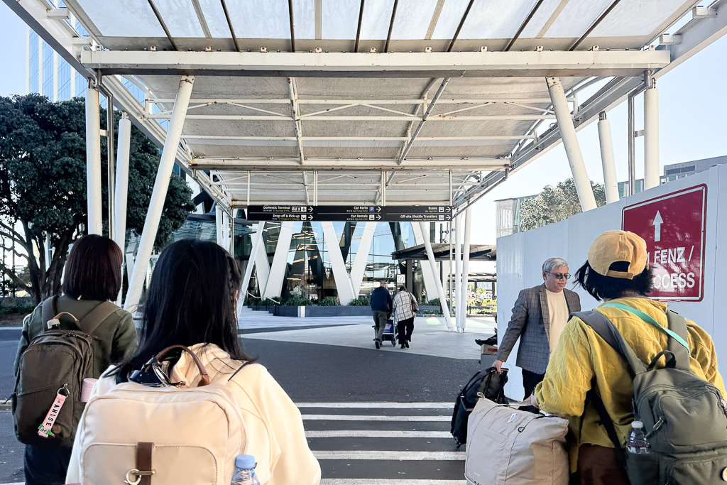 【奧克蘭機場轉機】轉機注意事項．轉機時間需要多久？行李可以直掛嗎？國際航廈到國內航廈交通 @飛天璇的口袋