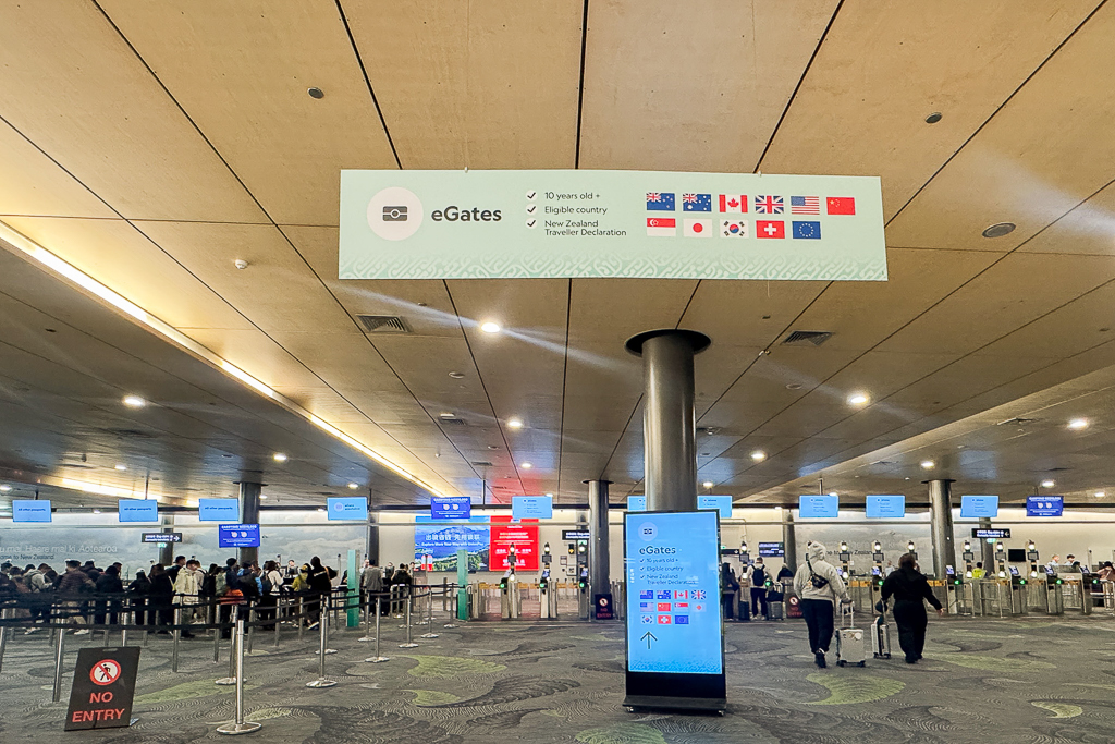 【奧克蘭機場轉機】轉機注意事項．轉機時間需要多久？行李可以直掛嗎？國際航廈到國內航廈交通 @飛天璇的口袋