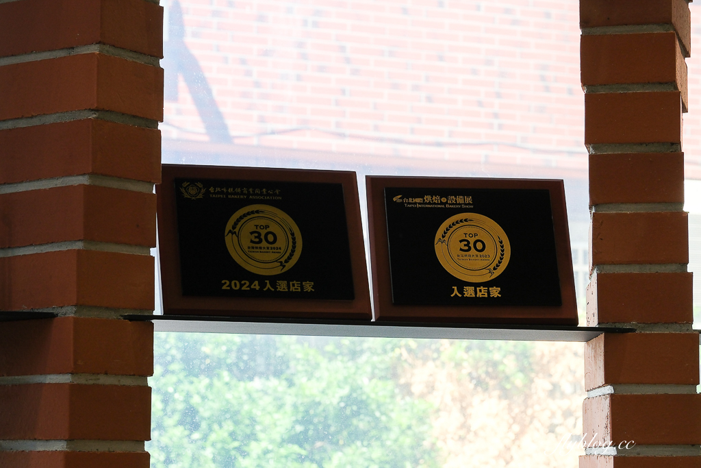 彰化北斗｜小熊菓子．北斗創始店搬家了，新店限定星焰泡芙，香菜口味小圓餅 @飛天璇的口袋