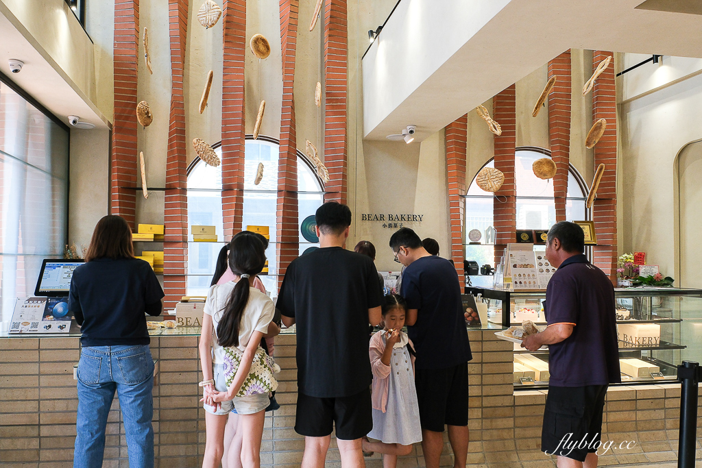 彰化北斗｜小熊菓子．北斗創始店搬家了，新店限定星焰泡芙，香菜口味小圓餅 @飛天璇的口袋