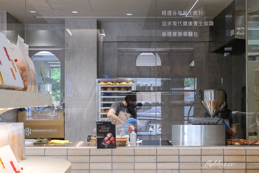 彰化北斗｜小熊菓子．北斗創始店搬家了，新店限定星焰泡芙，香菜口味小圓餅 @飛天璇的口袋