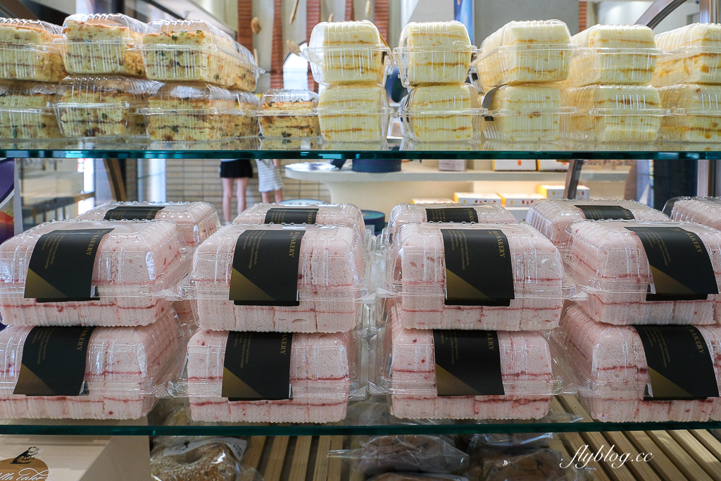 彰化北斗｜小熊菓子．北斗創始店搬家了，新店限定星焰泡芙，香菜口味小圓餅 @飛天璇的口袋