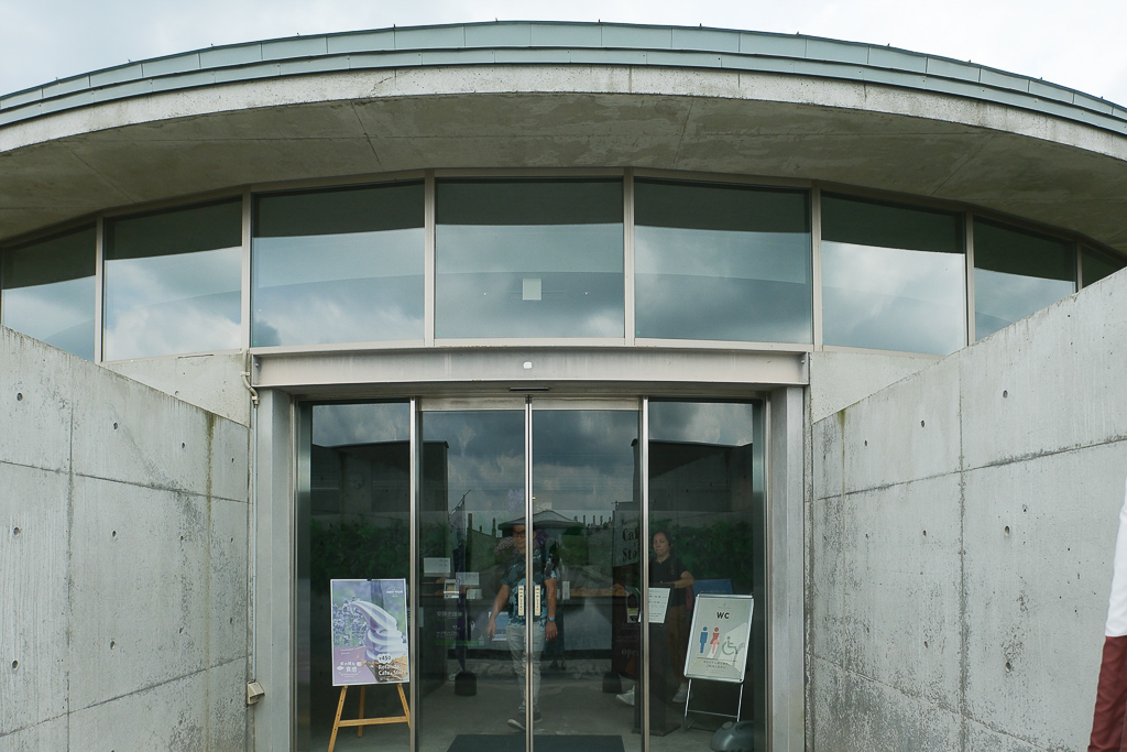 日本北海道｜頭大佛．建築大師安藤忠雄設計，夏天限定浪漫薰衣草田 @飛天璇的口袋