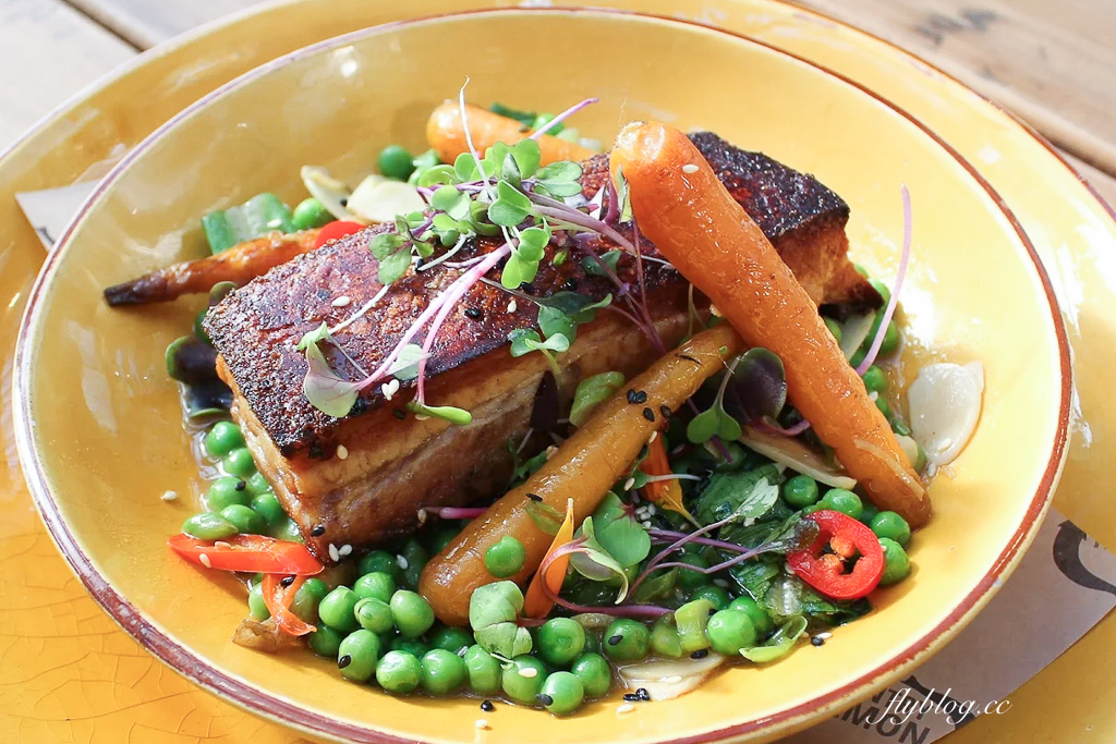 紐西蘭南島｜高地鄉村鮭魚 High Country Salmon．冰川水質養殖鮭魚，Twizel小鎮美食餐廳 @飛天璇的口袋