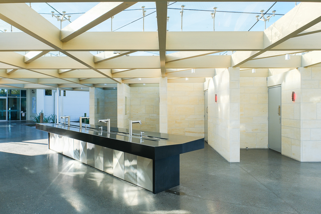 紐西蘭南島｜Farmers Corner．台灣人開的伴手禮店，牧場餵羊駝春天賞薰衣草 @飛天璇的口袋