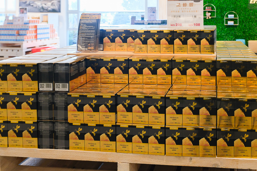 紐西蘭南島｜Farmers Corner．台灣人開的伴手禮店，牧場餵羊駝春天賞薰衣草 @飛天璇的口袋