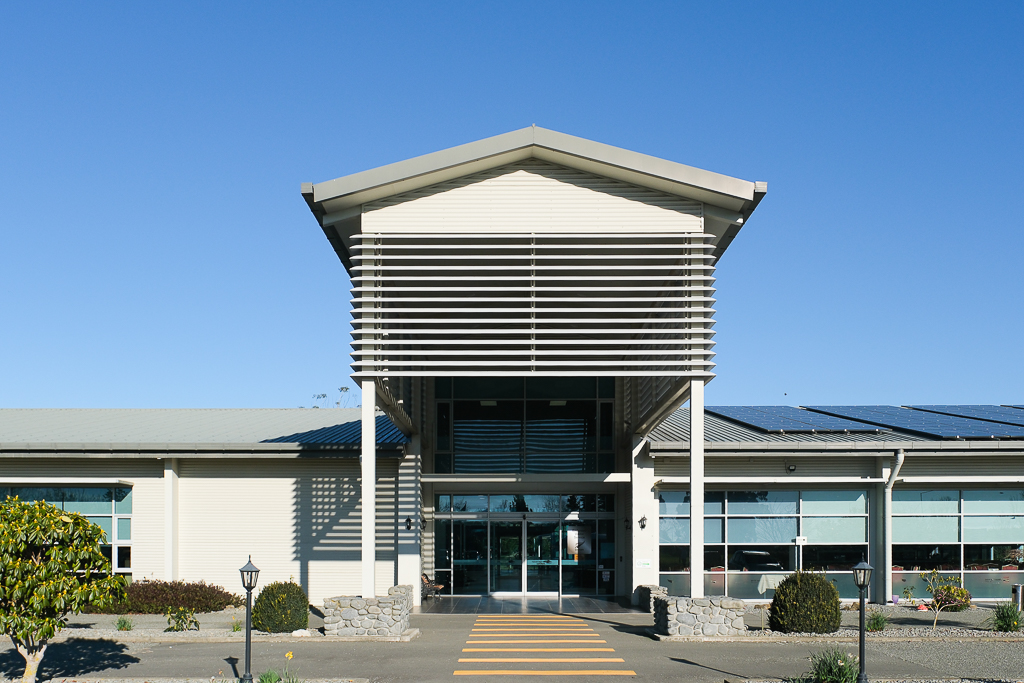 紐西蘭南島｜Farmers Corner．台灣人開的伴手禮店，牧場餵羊駝春天賞薰衣草 @飛天璇的口袋