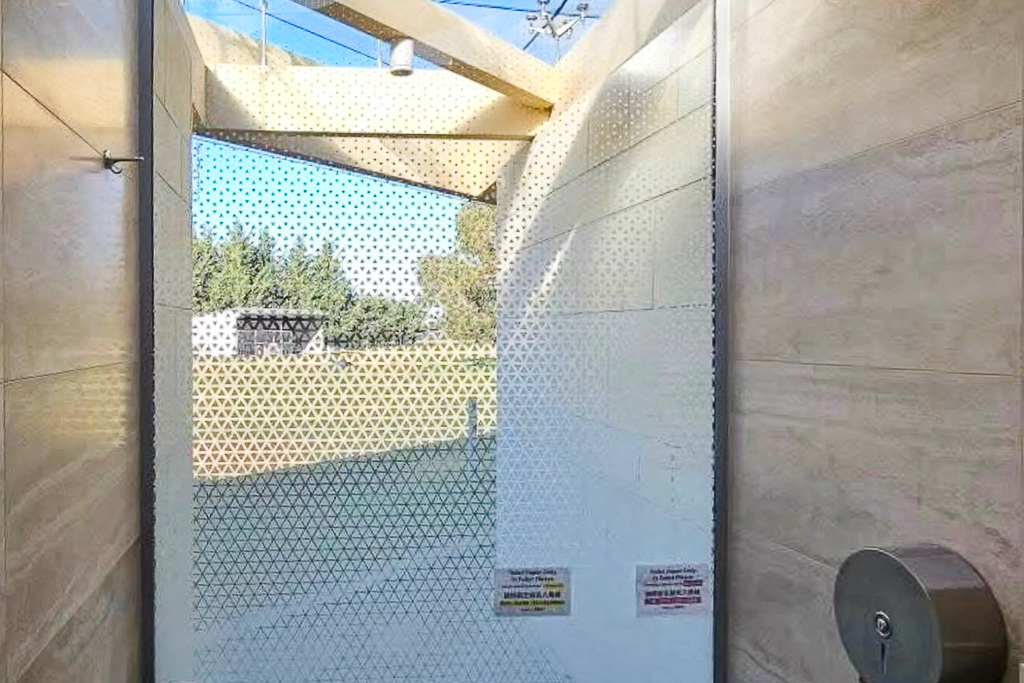 紐西蘭南島｜Farmers Corner．台灣人開的伴手禮店，牧場餵羊駝春天賞薰衣草 @飛天璇的口袋