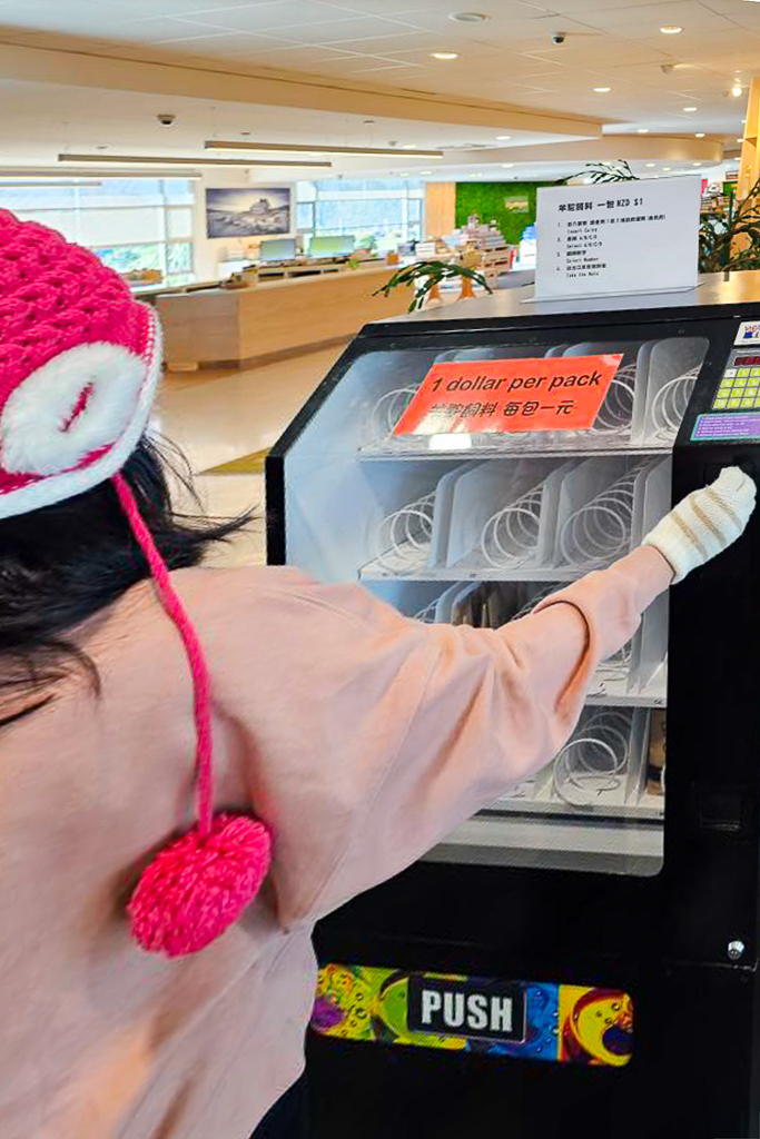 紐西蘭南島｜Farmers Corner．台灣人開的伴手禮店，牧場餵羊駝春天賞薰衣草 @飛天璇的口袋