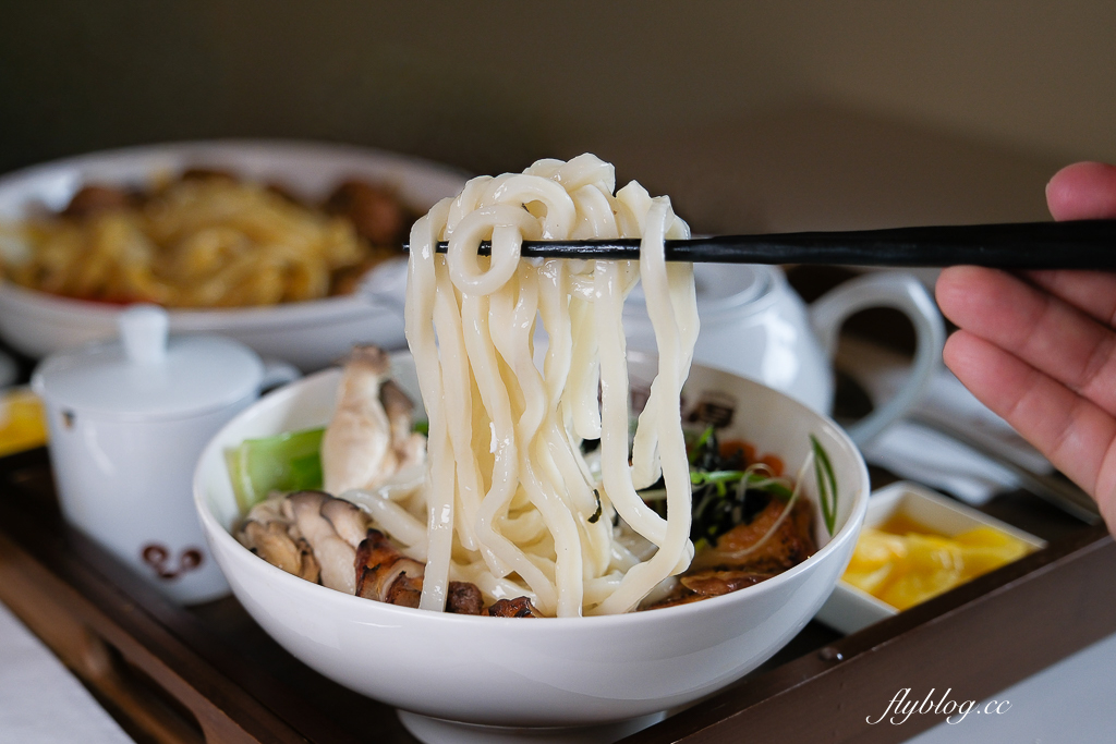 台中北屯｜咖哩厚台灣茶咖哩 中清支店．以台灣茶入咖哩，茶泡飯兩種吃法 @飛天璇的口袋