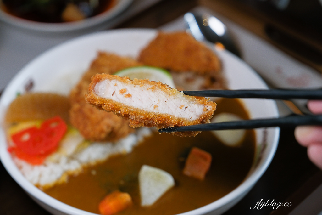 台中北屯｜咖哩厚台灣茶咖哩 中清支店．以台灣茶入咖哩，茶泡飯兩種吃法 @飛天璇的口袋