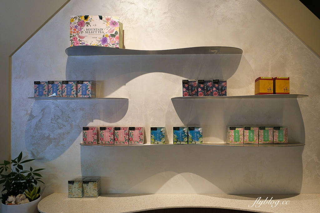 台中北屯｜咖哩厚台灣茶咖哩 中清支店．以台灣茶入咖哩，茶泡飯兩種吃法 @飛天璇的口袋