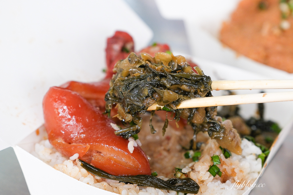 台中北區｜金源興爌肉飯．好吃的炒麵和排骨飯，必加自製韭菜辣椒醬 @飛天璇的口袋