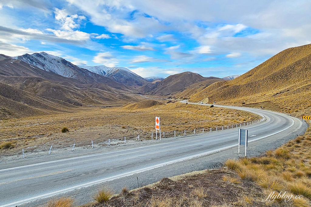 紐西蘭南島｜Lindis Pass 林迪斯隘口．紐西蘭8號公路觀景台，紐西蘭明信片的經典景點 @飛天璇的口袋