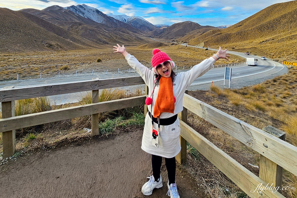 紐西蘭南島｜Lindis Pass 林迪斯隘口．紐西蘭8號公路觀景台，紐西蘭明信片的經典景點 @飛天璇的口袋