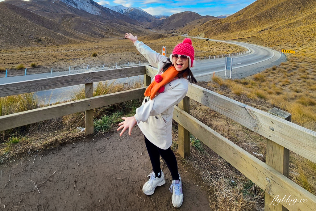 紐西蘭南島｜Lindis Pass 林迪斯隘口．紐西蘭8號公路觀景台，紐西蘭明信片的經典景點 @飛天璇的口袋