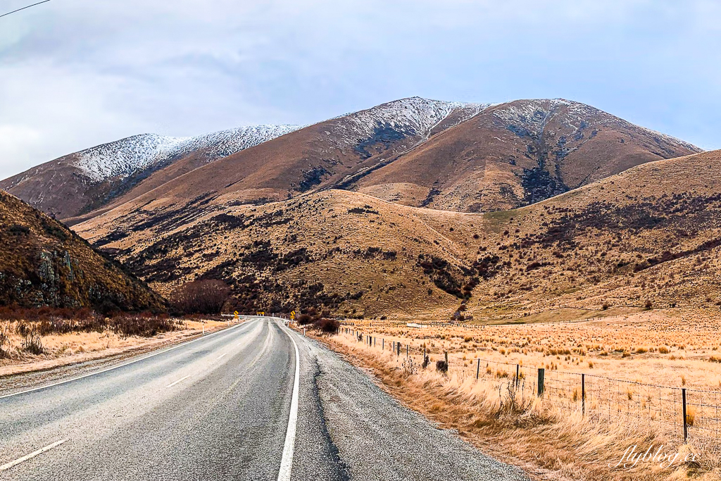 紐西蘭南島｜Lindis Pass 林迪斯隘口．紐西蘭8號公路觀景台，紐西蘭明信片的經典景點 @飛天璇的口袋