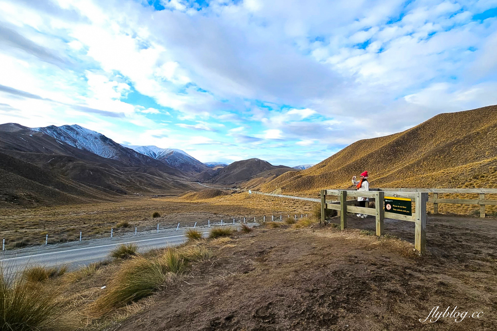 紐西蘭南島｜Lindis Pass 林迪斯隘口．紐西蘭8號公路觀景台，紐西蘭明信片的經典景點 @飛天璇的口袋