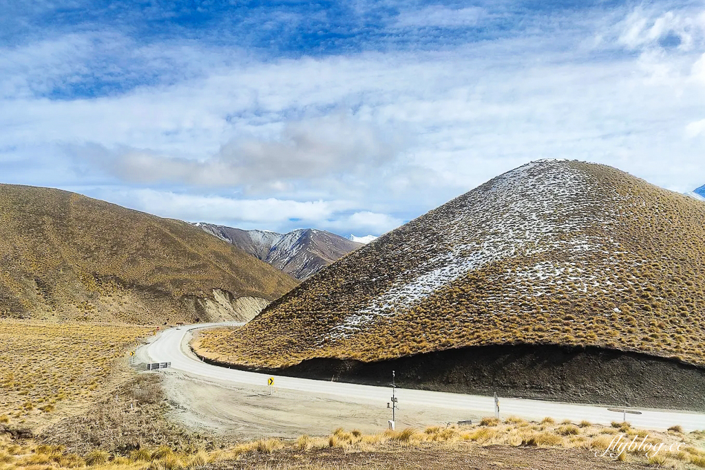紐西蘭南島｜Lindis Pass 林迪斯隘口．紐西蘭8號公路觀景台，紐西蘭明信片的經典景點 @飛天璇的口袋