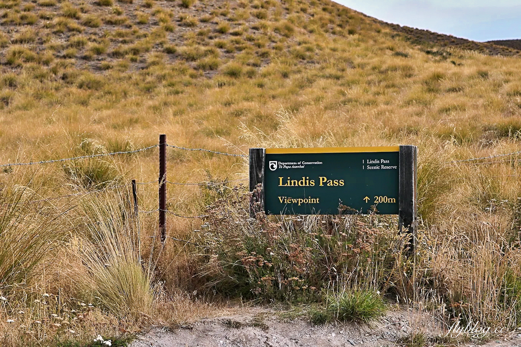 紐西蘭南島｜Lindis Pass 林迪斯隘口．紐西蘭8號公路觀景台，紐西蘭明信片的經典景點 @飛天璇的口袋
