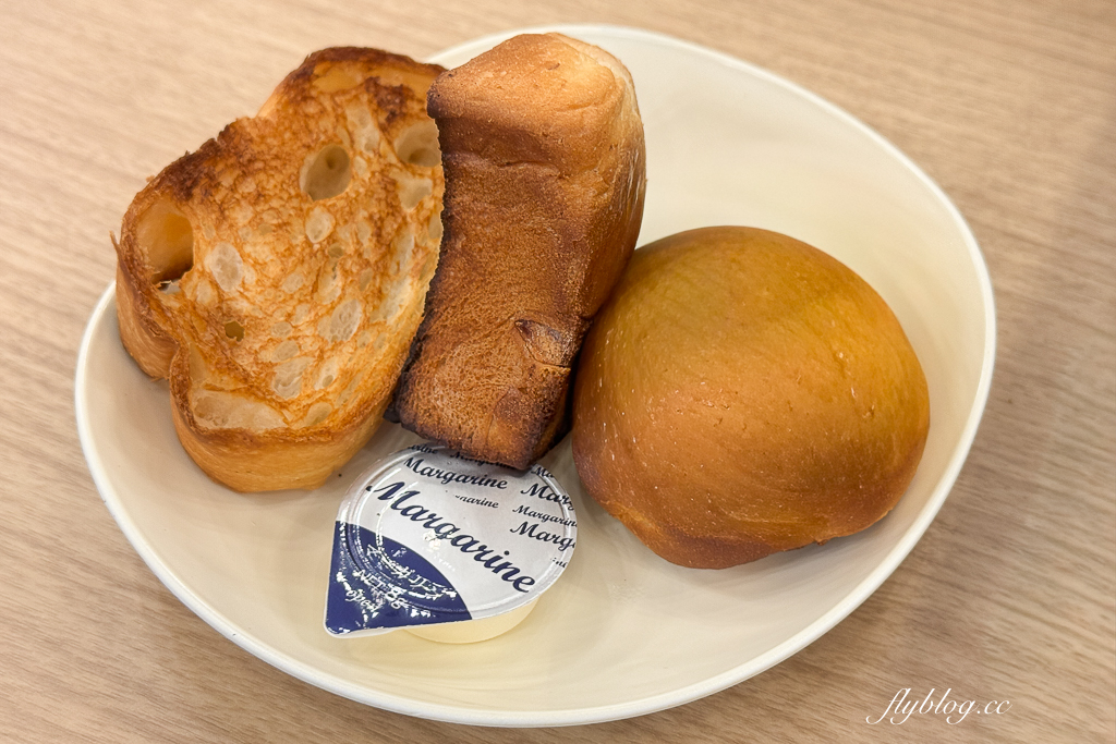 日本北海道｜東橫INN 北海道札幌站南口．札幌車站步行5分鐘，路口就是Seicomart便利商店 @飛天璇的口袋