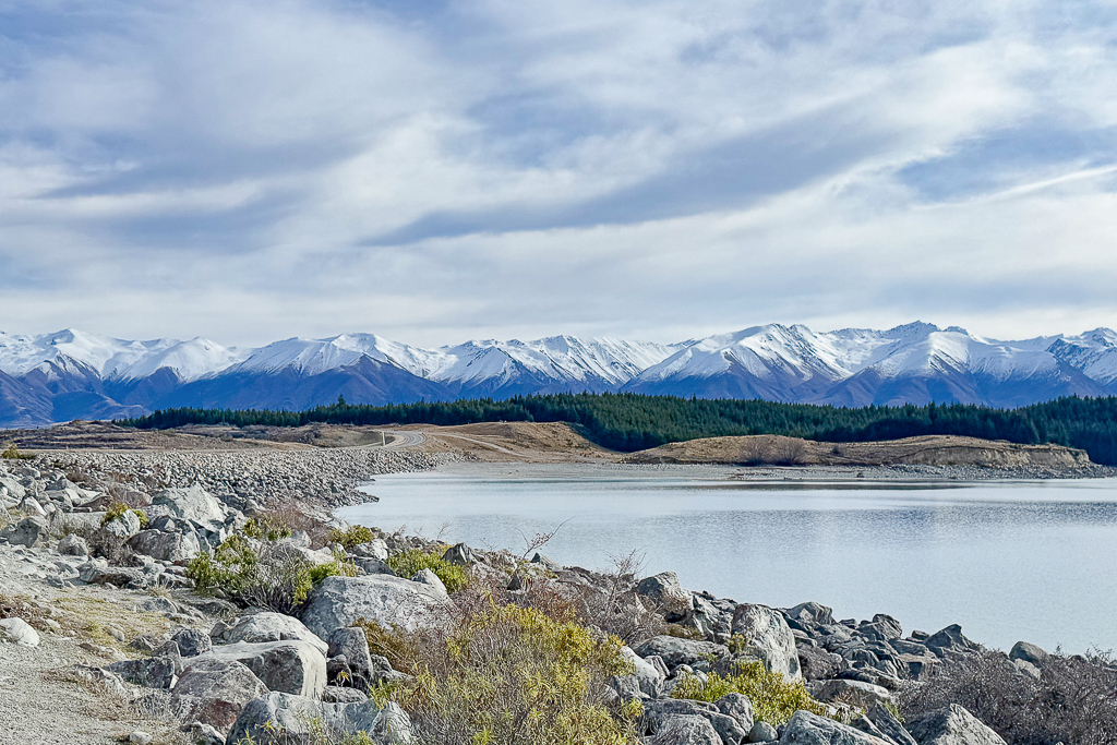 紐西蘭南島｜普卡基湖 Lake Pukaki．超浪漫藍色牛奶湖，沿途必拍三個觀景台 @飛天璇的口袋