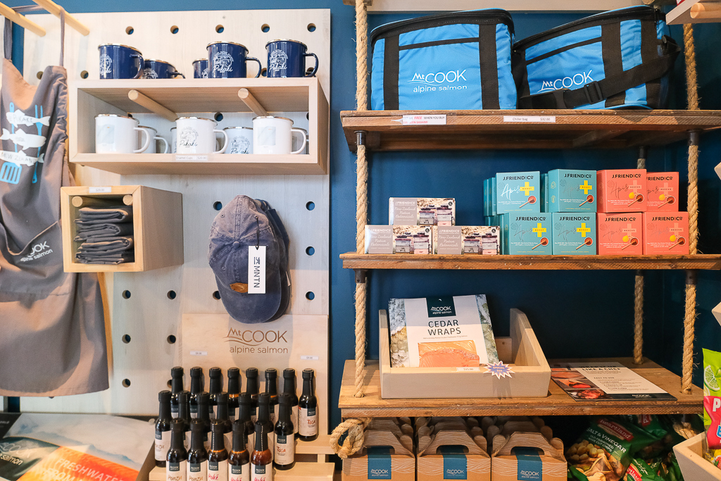 紐西蘭南島｜Mt Cook Alpine Salmon Shop．南島必吃高山雪水鮭魚，坐擁普卡基湖180度美景 @飛天璇的口袋