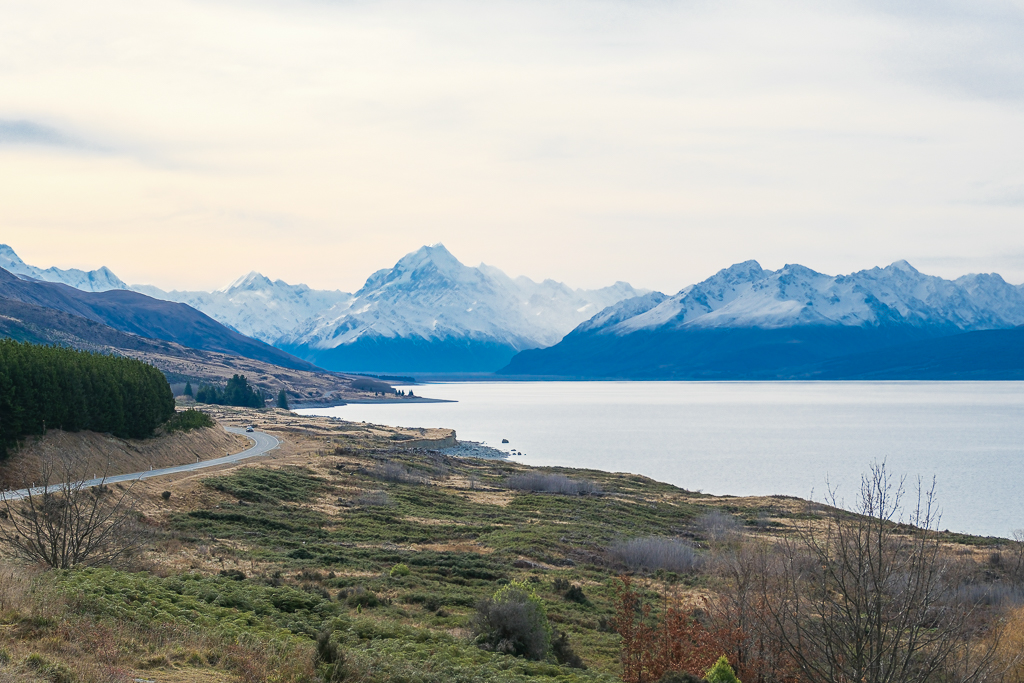 紐西蘭南島｜普卡基湖 Lake Pukaki．超浪漫藍色牛奶湖，沿途必拍三個觀景台 @飛天璇的口袋