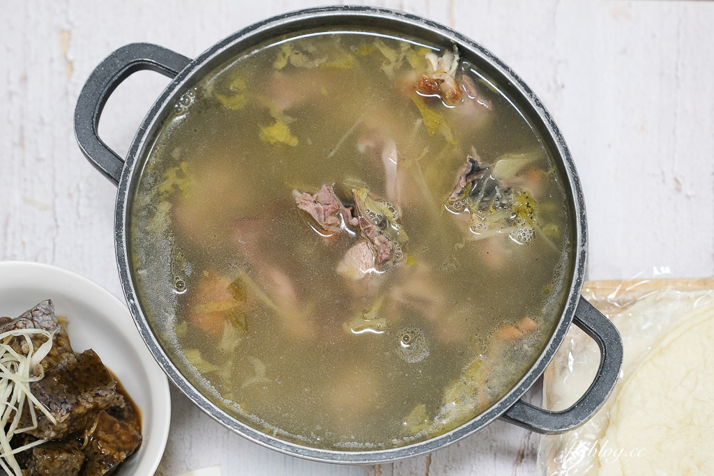 台中南屯｜達人嗑鴨．台中烤鴨外帶，一鴨三吃750元 @飛天璇的口袋