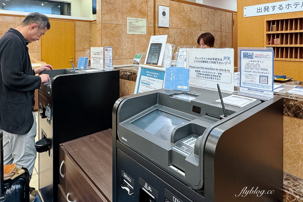 日本北海道｜東橫INN 北海道札幌站南口．札幌車站步行5分鐘，路口就是Seicomart便利商店 @飛天璇的口袋