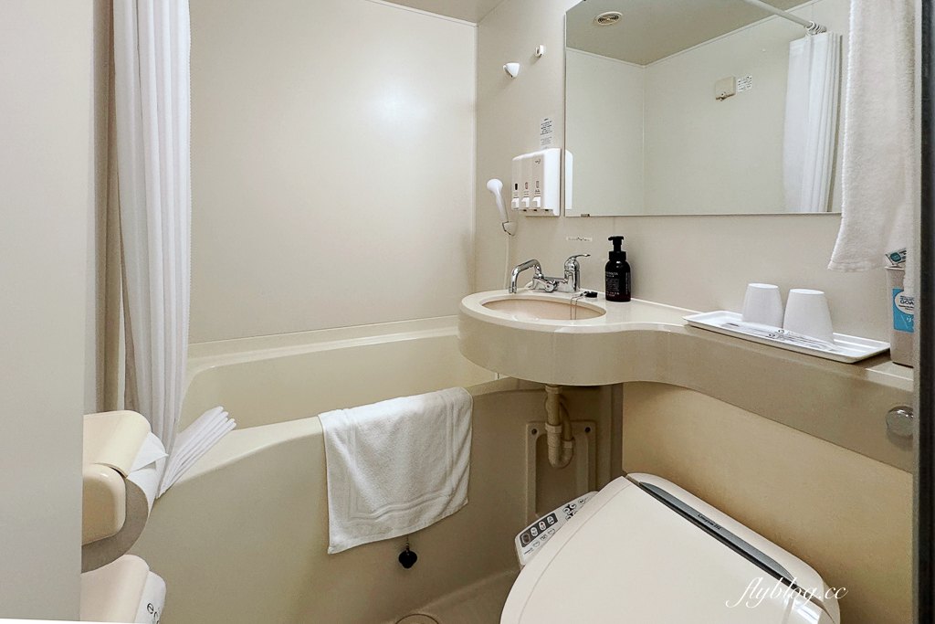 日本北海道｜東橫INN 北海道札幌站南口．札幌車站步行5分鐘，路口就是Seicomart便利商店 @飛天璇的口袋