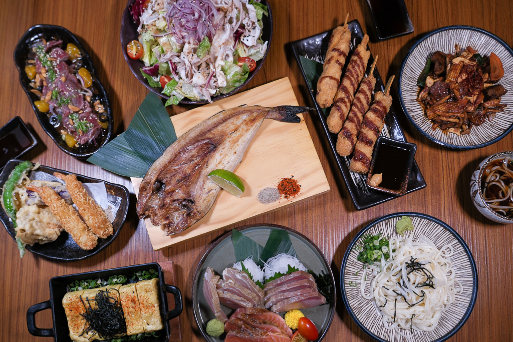 新北林口｜ABV日式居酒館．全台唯一日本稻草燒，超過300種全球精釀啤酒 @飛天璇的口袋