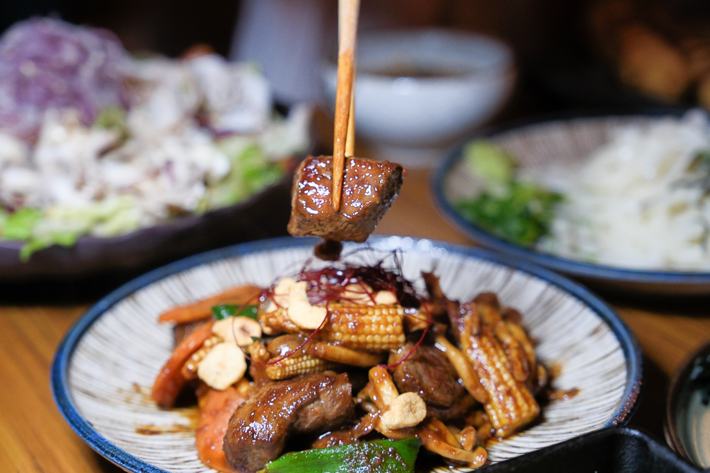 新北林口｜ABV日式居酒館．全台唯一日本稻草燒，超過300種全球精釀啤酒 @飛天璇的口袋