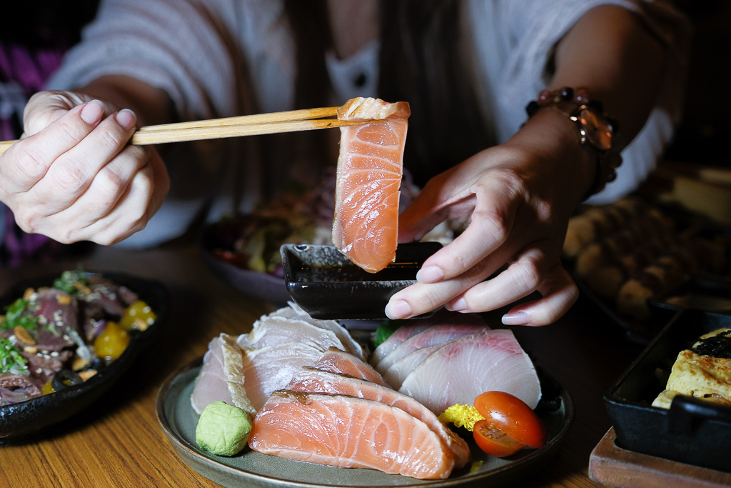 新北林口｜ABV日式居酒館．全台唯一日本稻草燒，超過300種全球精釀啤酒 @飛天璇的口袋