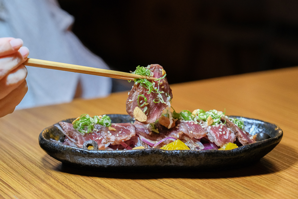 新北林口｜ABV日式居酒館．全台唯一日本稻草燒，超過300種全球精釀啤酒 @飛天璇的口袋