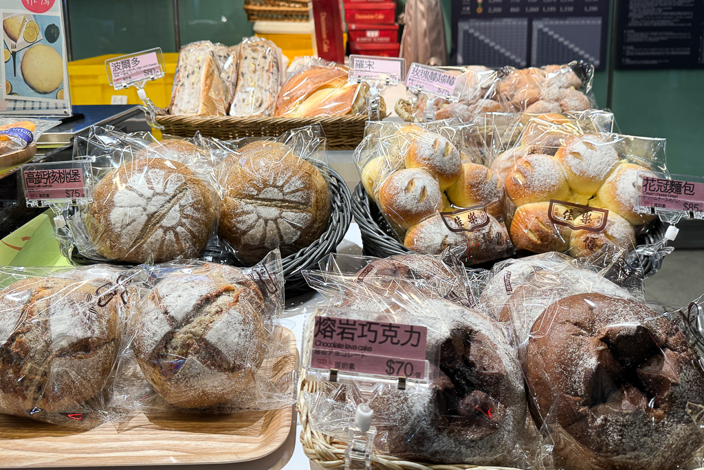 桃園中壢｜佳樂精緻蛋糕專賣店．桃園高鐵限定生乳甜甜圈，每天限量都會提早賣完 @飛天璇的口袋