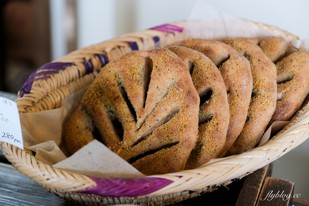 日本北海道｜農場製造所 Hitosaji Farm Bakery．美瑛可愛的麵包店，自家農場北之香小麥製成 @飛天璇的口袋