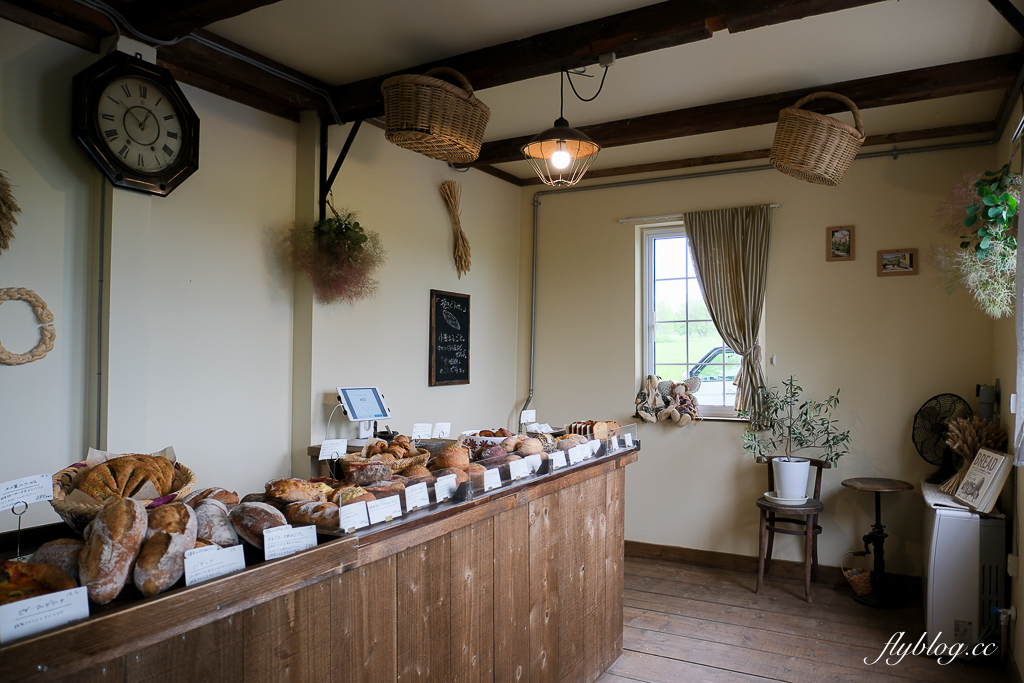 日本北海道｜農場製造所 Hitosaji Farm Bakery．美瑛可愛的麵包店，自家農場北之香小麥製成 @飛天璇的口袋