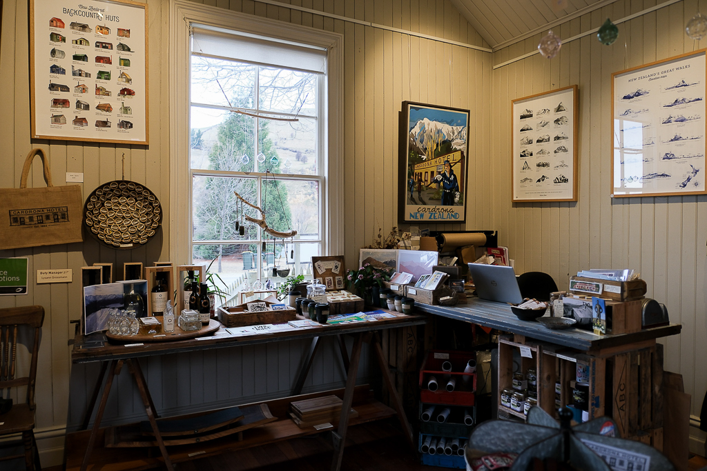 紐西蘭南島｜Cardrona Hotel 卡德羅納酒店．紐西蘭最古老的旅店，魔戒躍馬旅店靈感來源 @飛天璇的口袋
