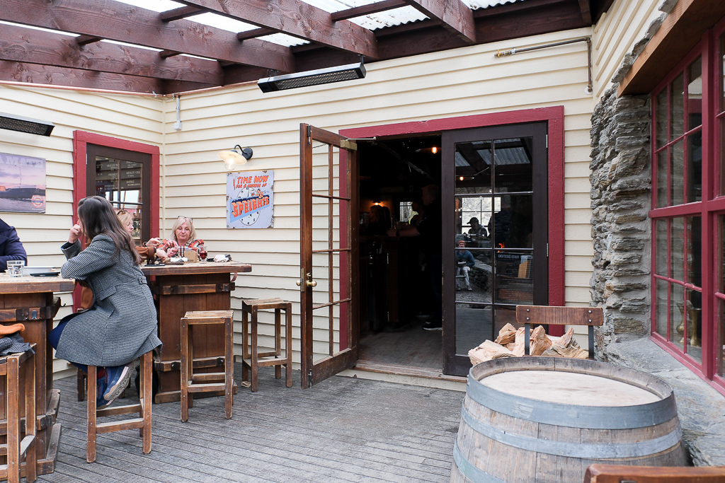 紐西蘭南島｜Cardrona Hotel 卡德羅納酒店．紐西蘭最古老的旅店，魔戒躍馬旅店靈感來源 @飛天璇的口袋